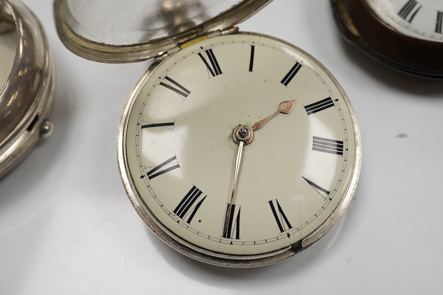 An early Victorian silver pair cased key wind verge pocket watch by Tho. Cogger, Hastings, outer case diameter 57mm, two other gilt metal pair cased pocket watches and a silver plated snuff box. Condition - poor